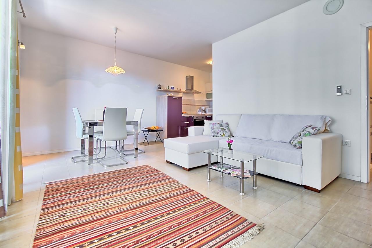Summertime House With Apartment Umago Exterior foto