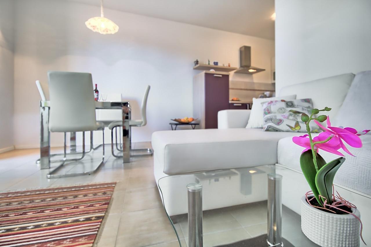 Summertime House With Apartment Umago Exterior foto