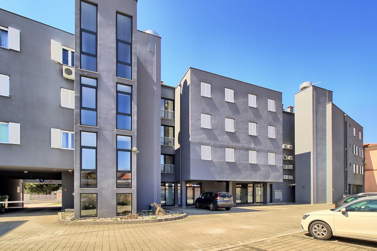 Summertime House With Apartment Umago Exterior foto